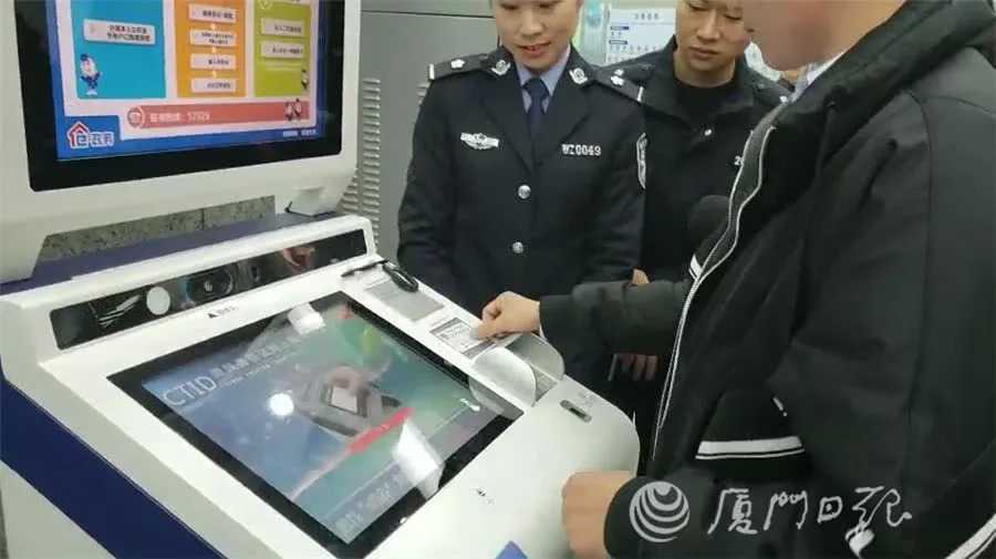 湖南网红女主播邀请两女孩游三亚，因“谁睡中间”闹翻了